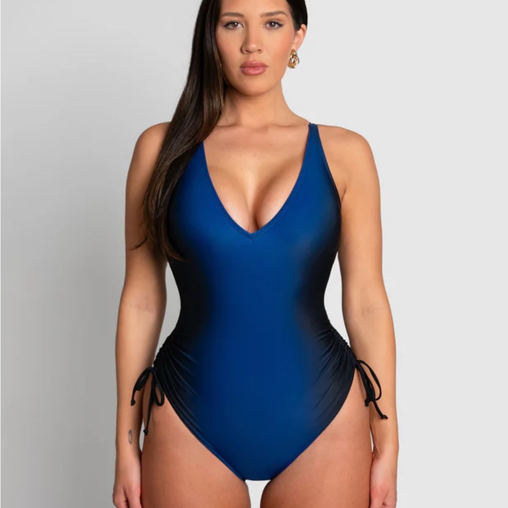 Brand New with tags TA3 Midnight Ombre Plungey Swimsuit. size: Medium long